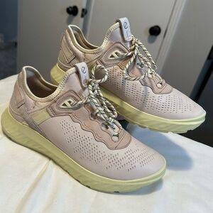 EUC ECCO Ecco women’s 38 sneakers shoes athletic slip on 7.5 to 8 nude pink rose